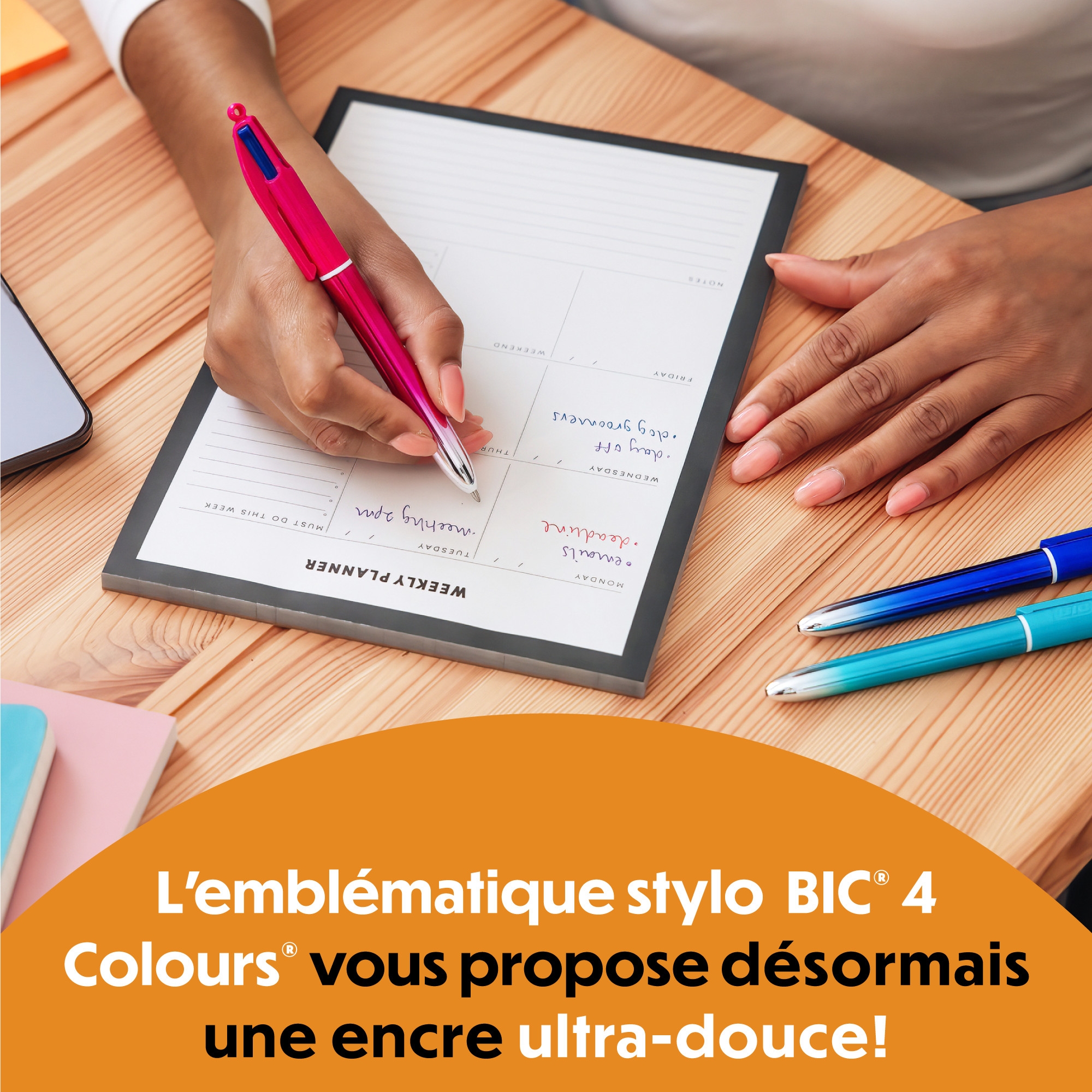 BIC 4 Couleurs Smooth Stylos-Billes Rétractables à Pointe Moyenne (1 mm) avec le corps bleu roi, bleu-vert et Rose dégradé - Couleurs d’Encre Assorties, Pack de 3